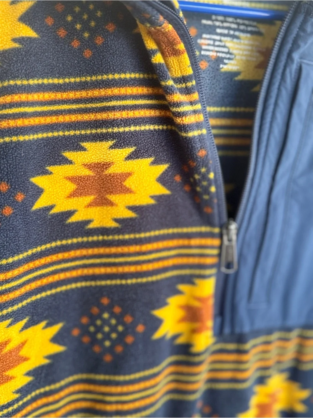 Men’s‎ Duluth Trading Co Navy Pullover with Yellow & Orange Pattern Large